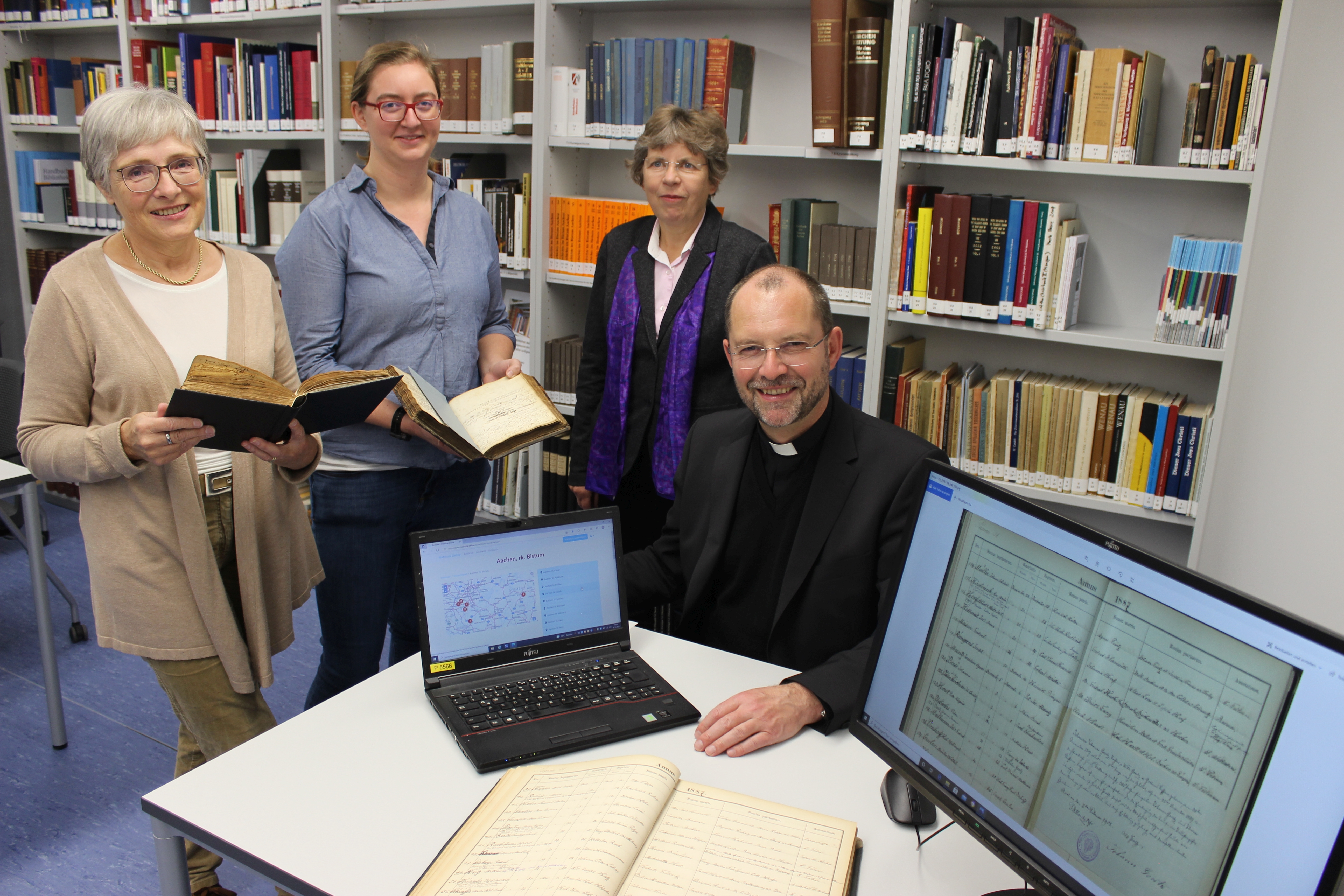 Professor Dr. Bernhard Schneider (Mitte) ehrt Dr. Kurt Andermann (rechts) und Dr. Gerhard Fouquet (links).